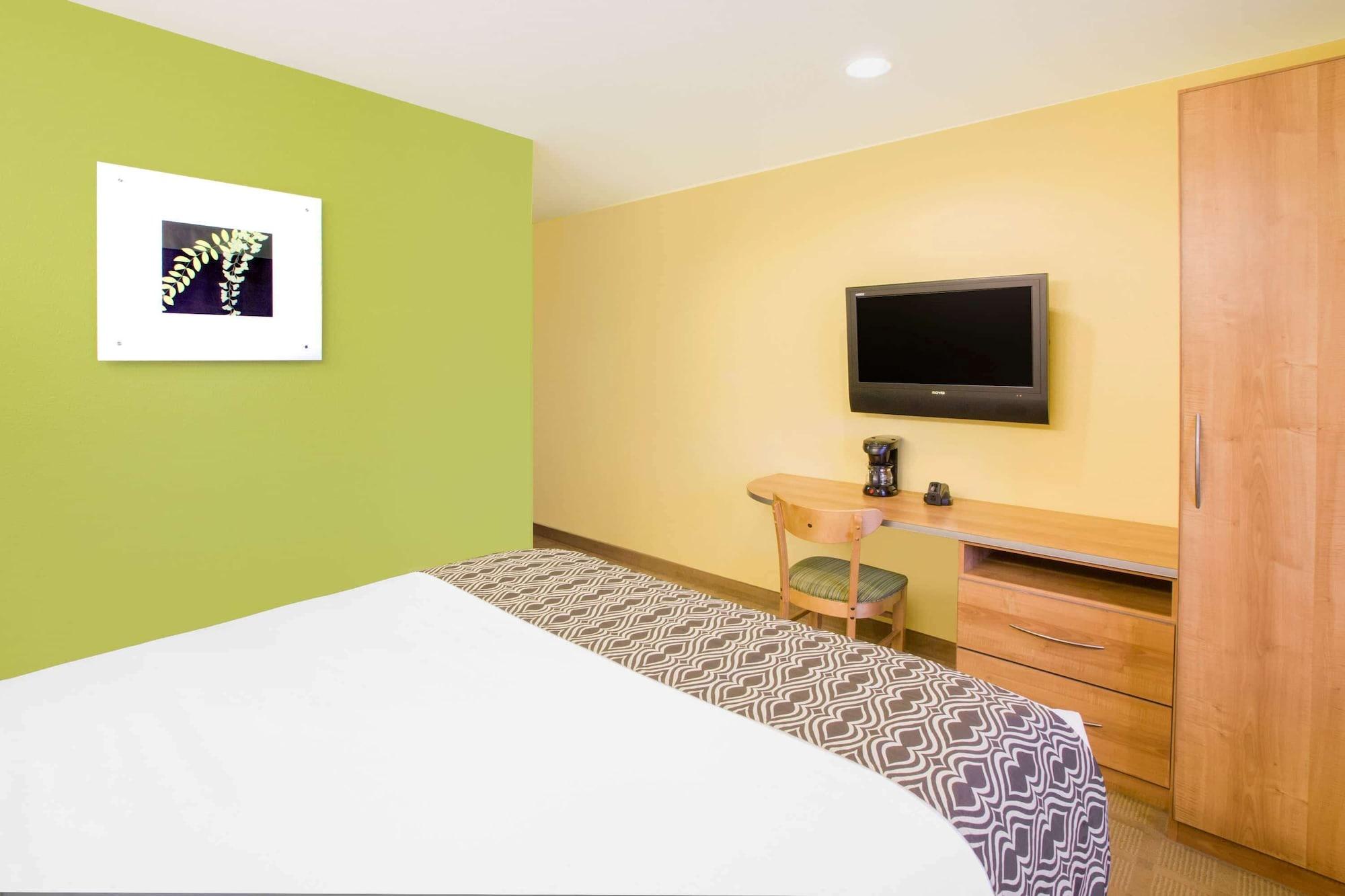 Microtel Inn & Suites By Wyndham Делфос Екстер'єр фото